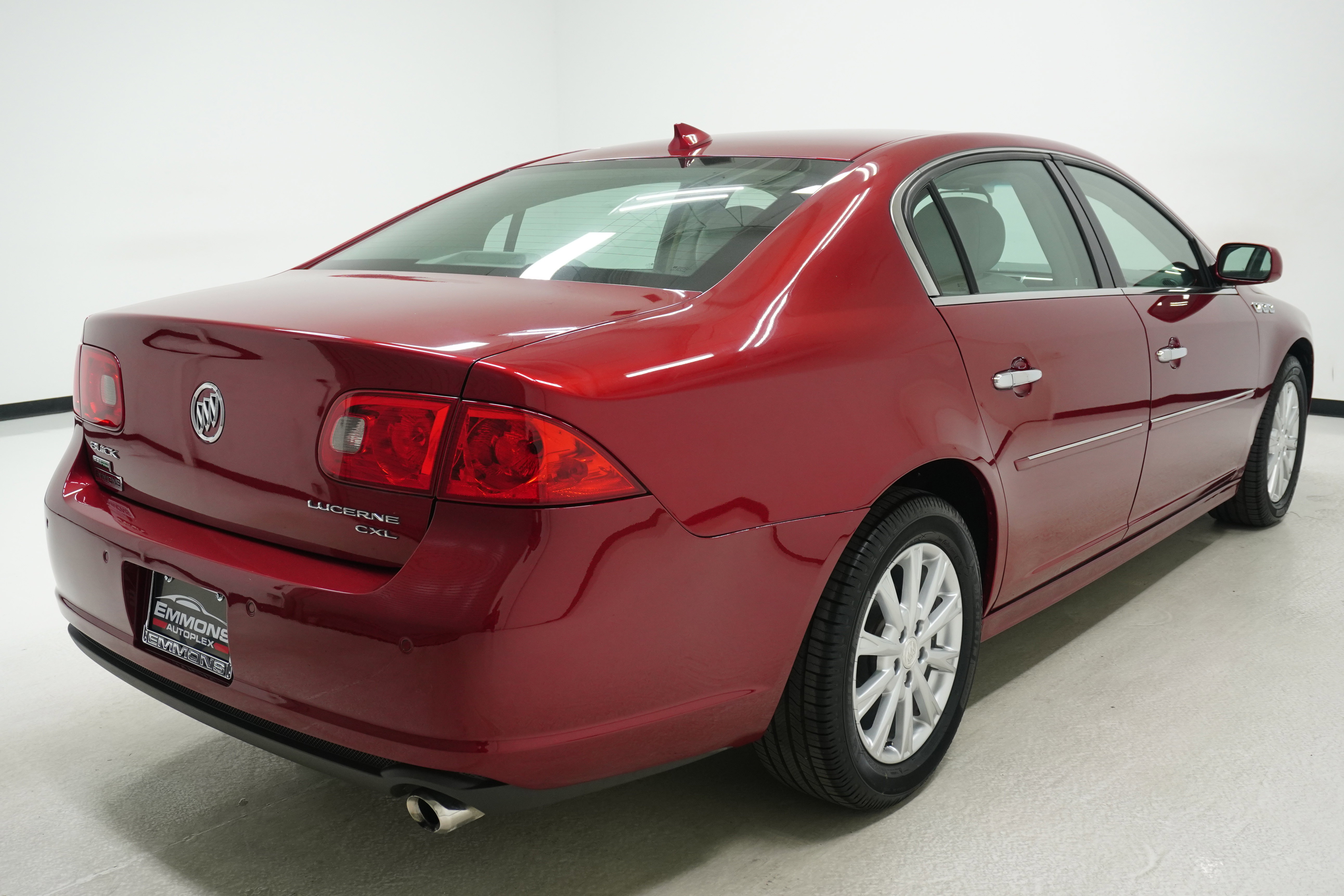 Used 2011 Buick Lucerne CXL w/ Driver Confidence Package FWD image 4