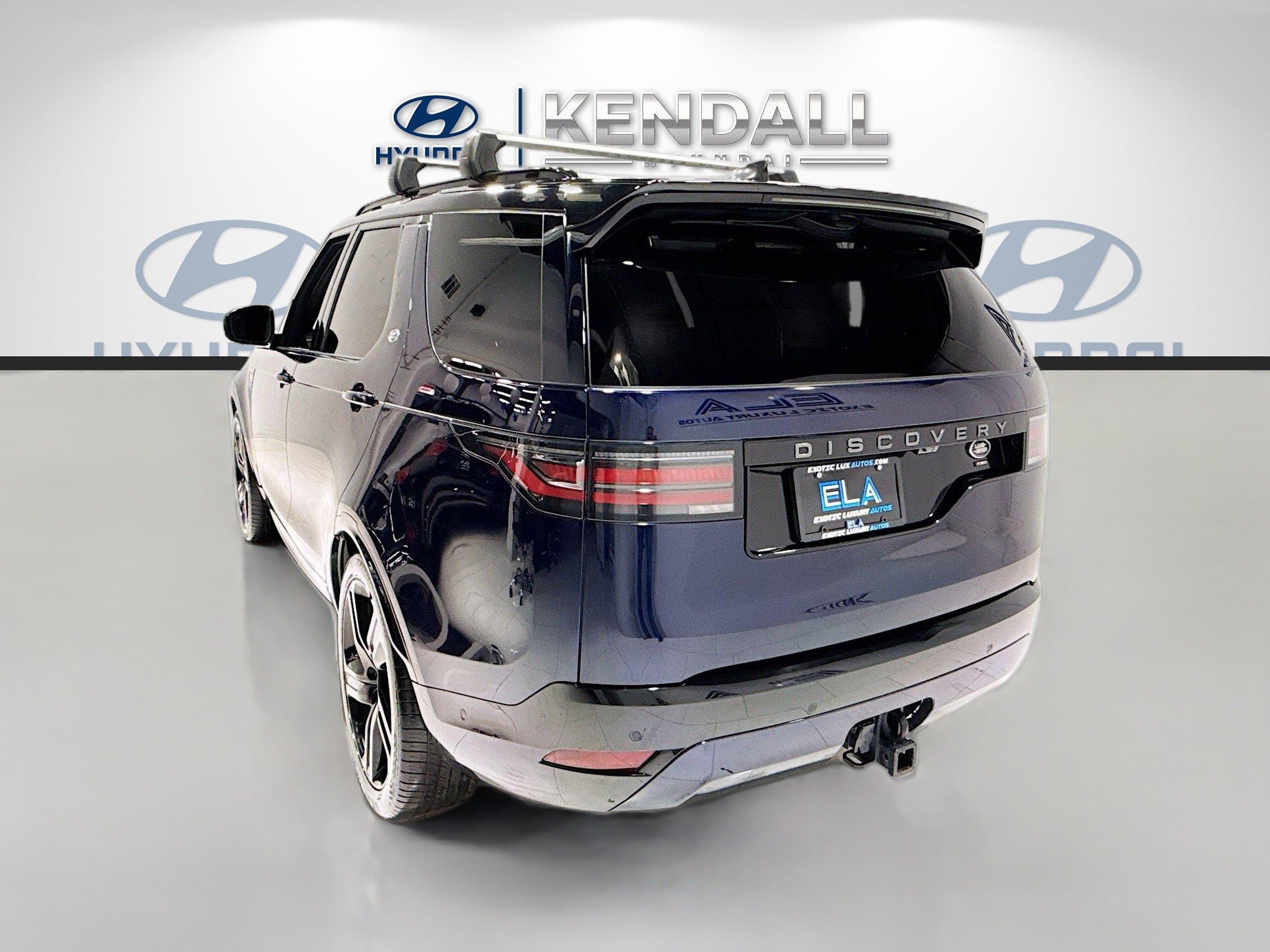 Used 2023 Land Rover Discovery HSE R-Dynamic AWD/4WD image 5
