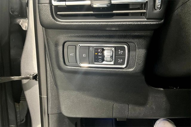 Used 2021 Lincoln Corsair Reserve w/ Equipment Group 201A image 16