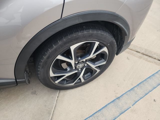 Used 2018 Toyota C-HR XLE FWD image 6
