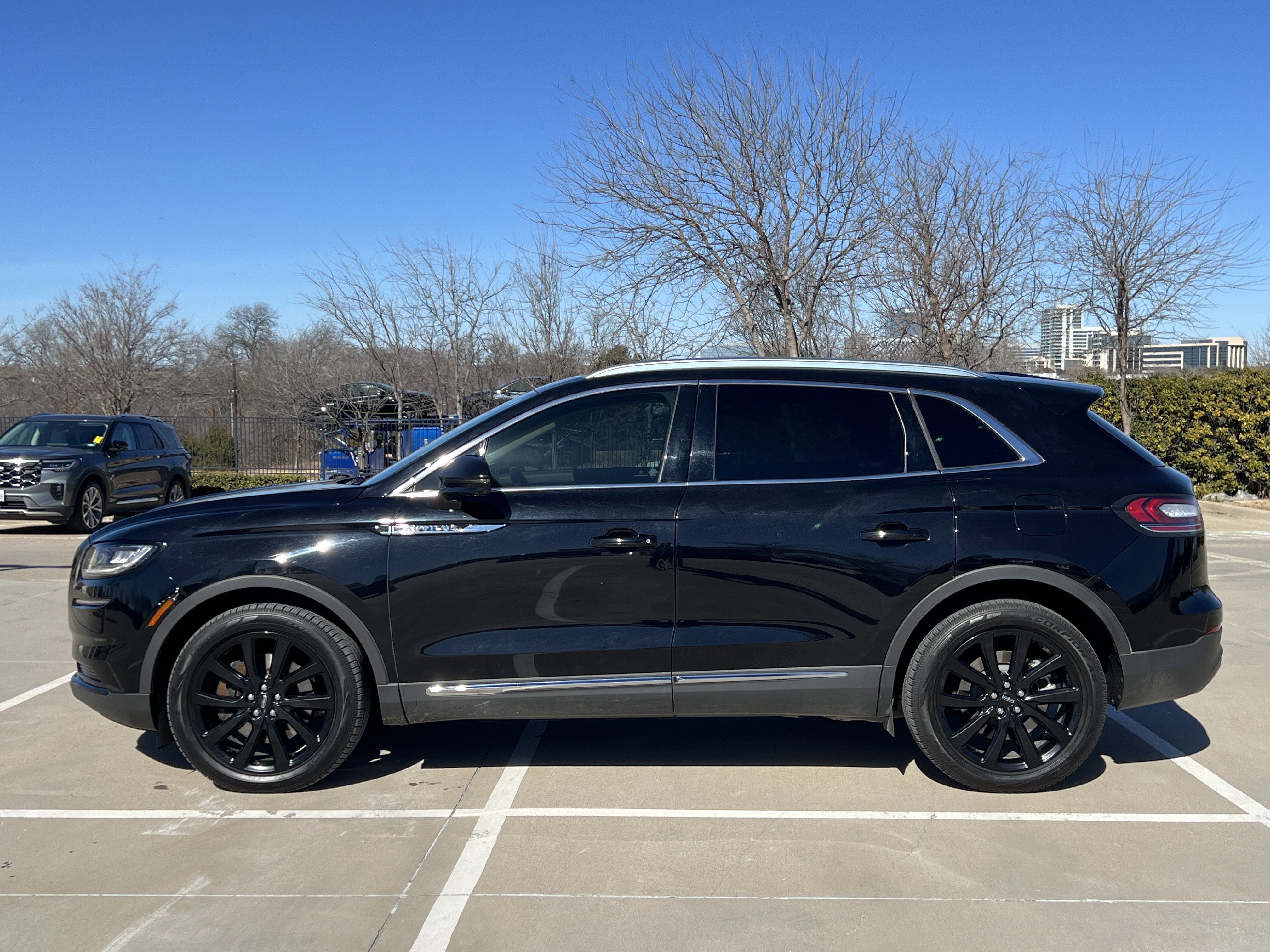 Used 2022 Lincoln Nautilus Reserve w/ Monochromatic Package image 4