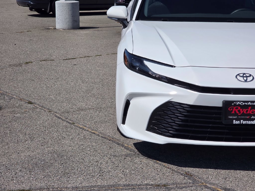 Used 2025 Toyota Camry LE FWD image 3