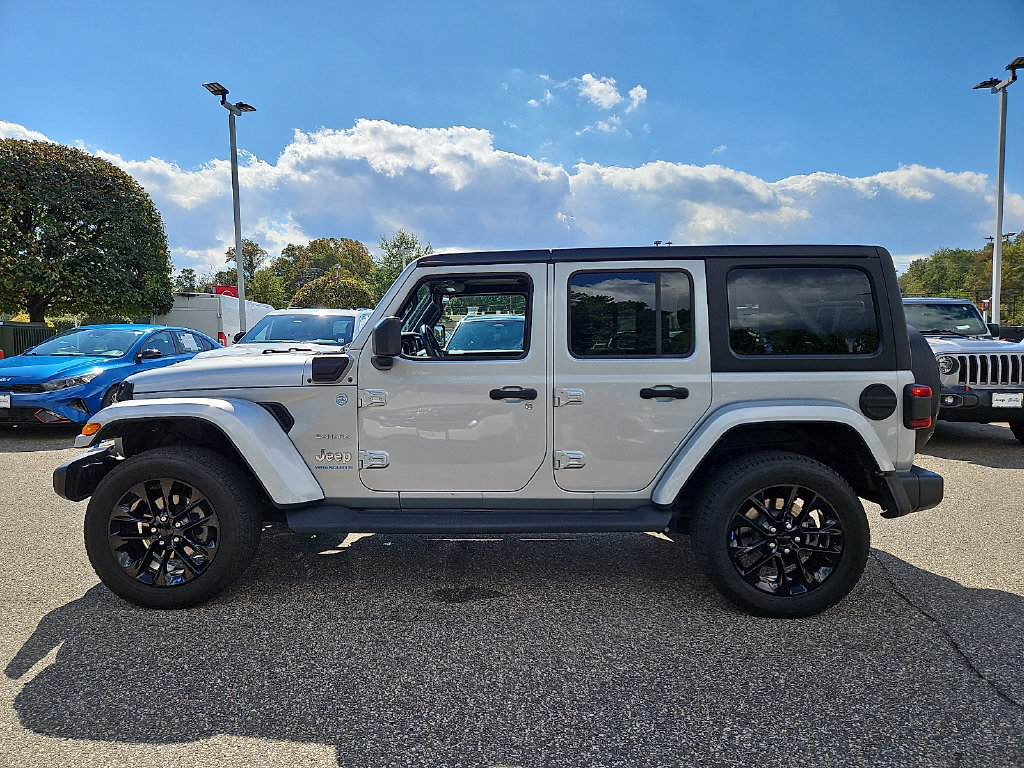 Used 2023 Jeep Wrangler Unlimited Sahara w/ Cold Weather Group AWD/4WD image 4