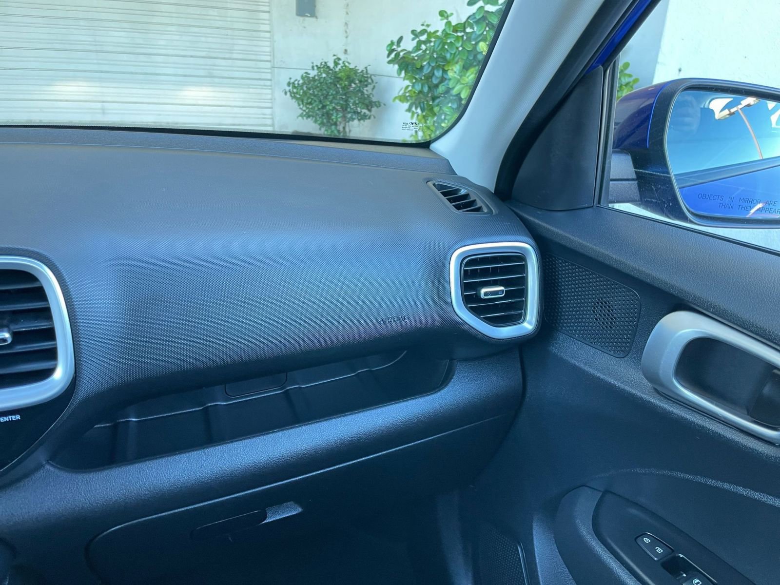 Used 2025 Hyundai Venue SEL image 37