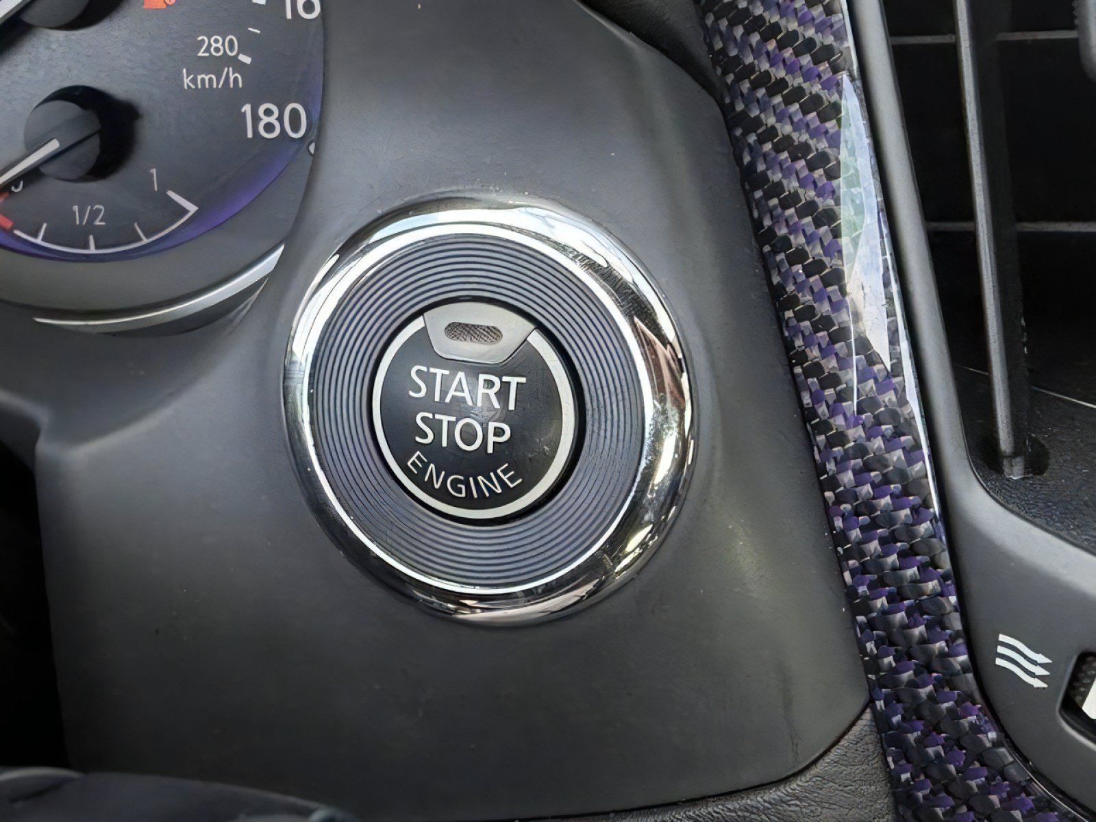 Used 2017 INFINITI Q60 Red Sport 400 RWD image 29