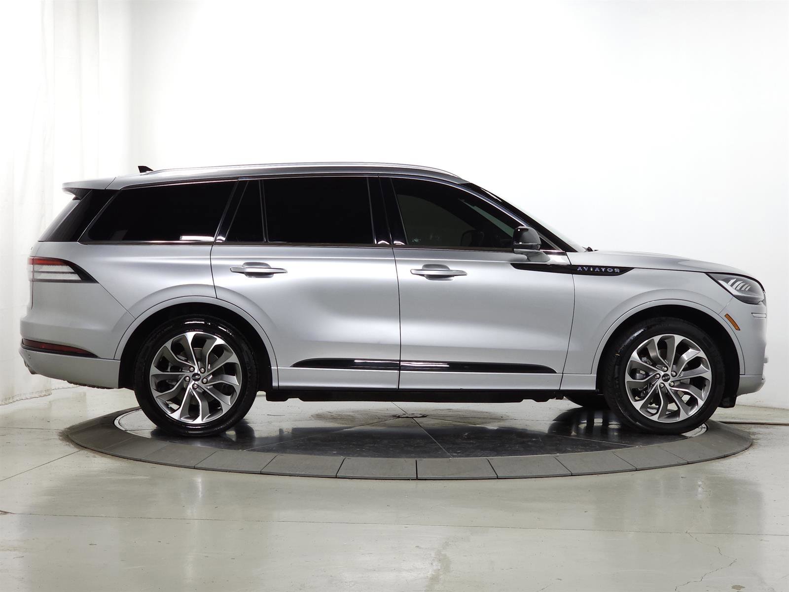 Used 2021 Lincoln Aviator Grand Touring w/ Elements Package Plus AWD/4WD image 11