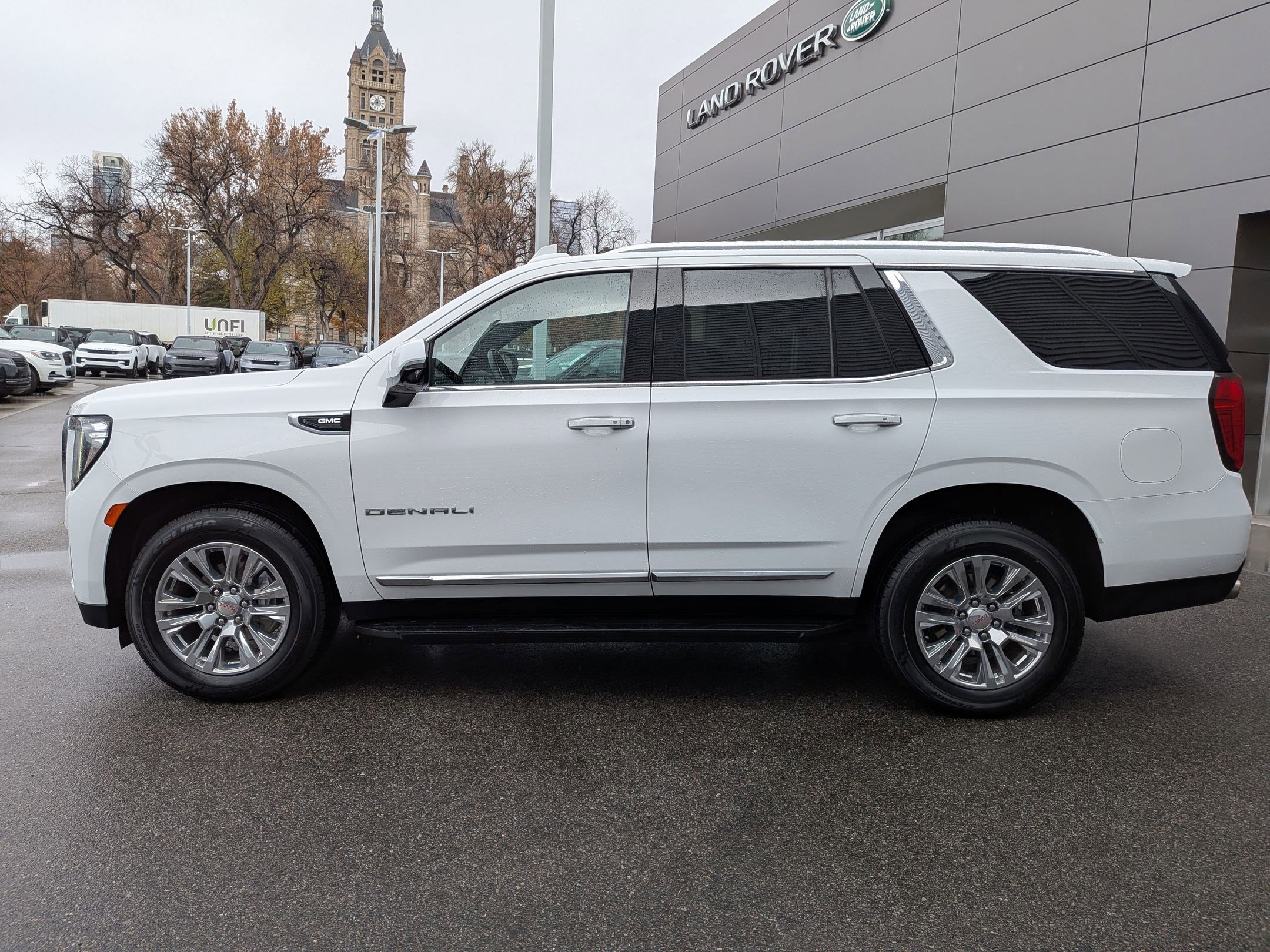 Used 2023 GMC Yukon Denali image 7