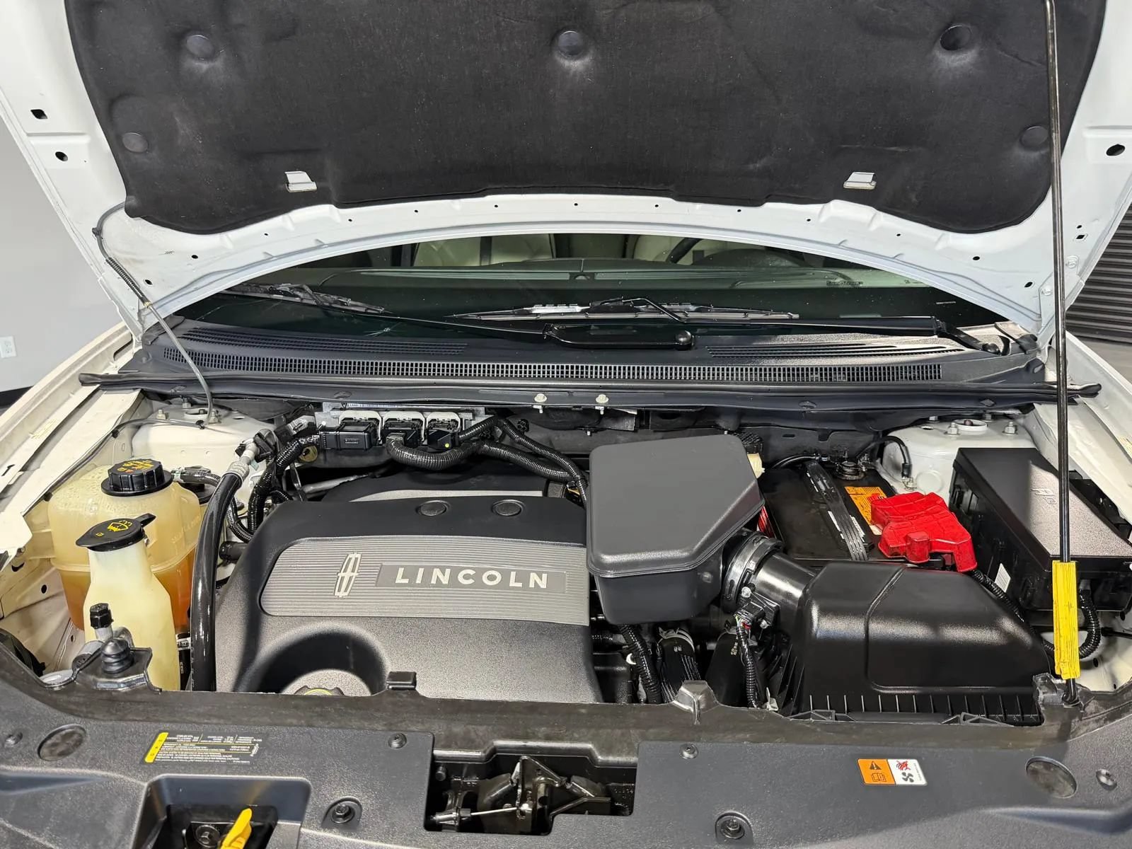 Used 2014 Lincoln MKX FWD w/ Equipment Group 101A image 8