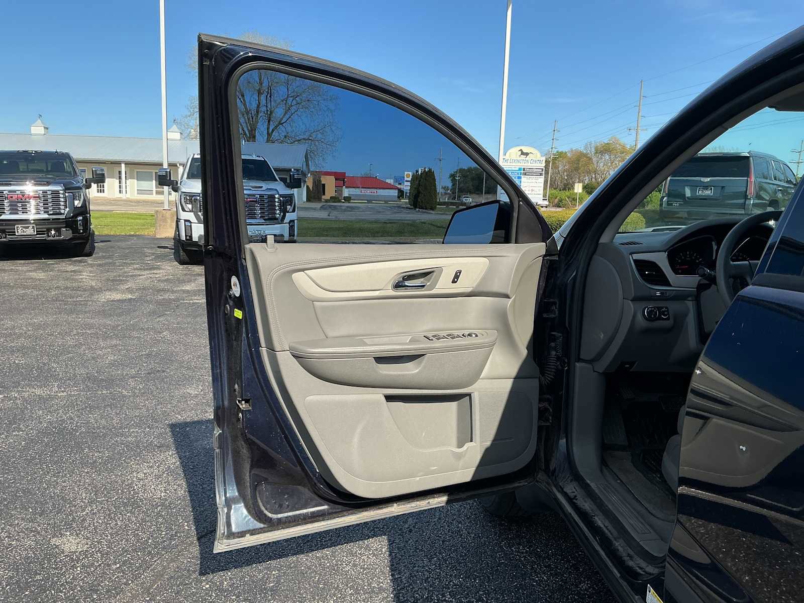Used 2017 Chevrolet Traverse LS AWD/4WD image 16