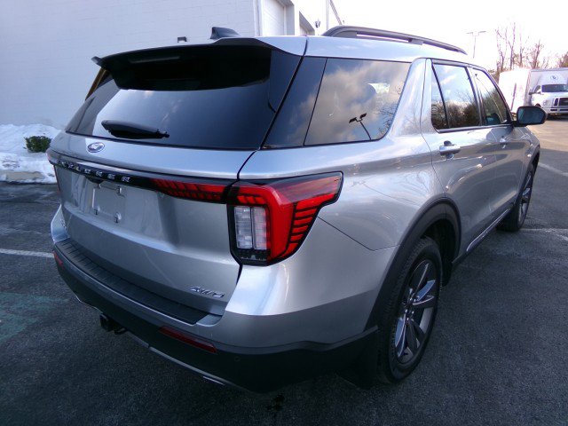 Used 2025 Ford Explorer Active w/ Active Comfort Package image 9