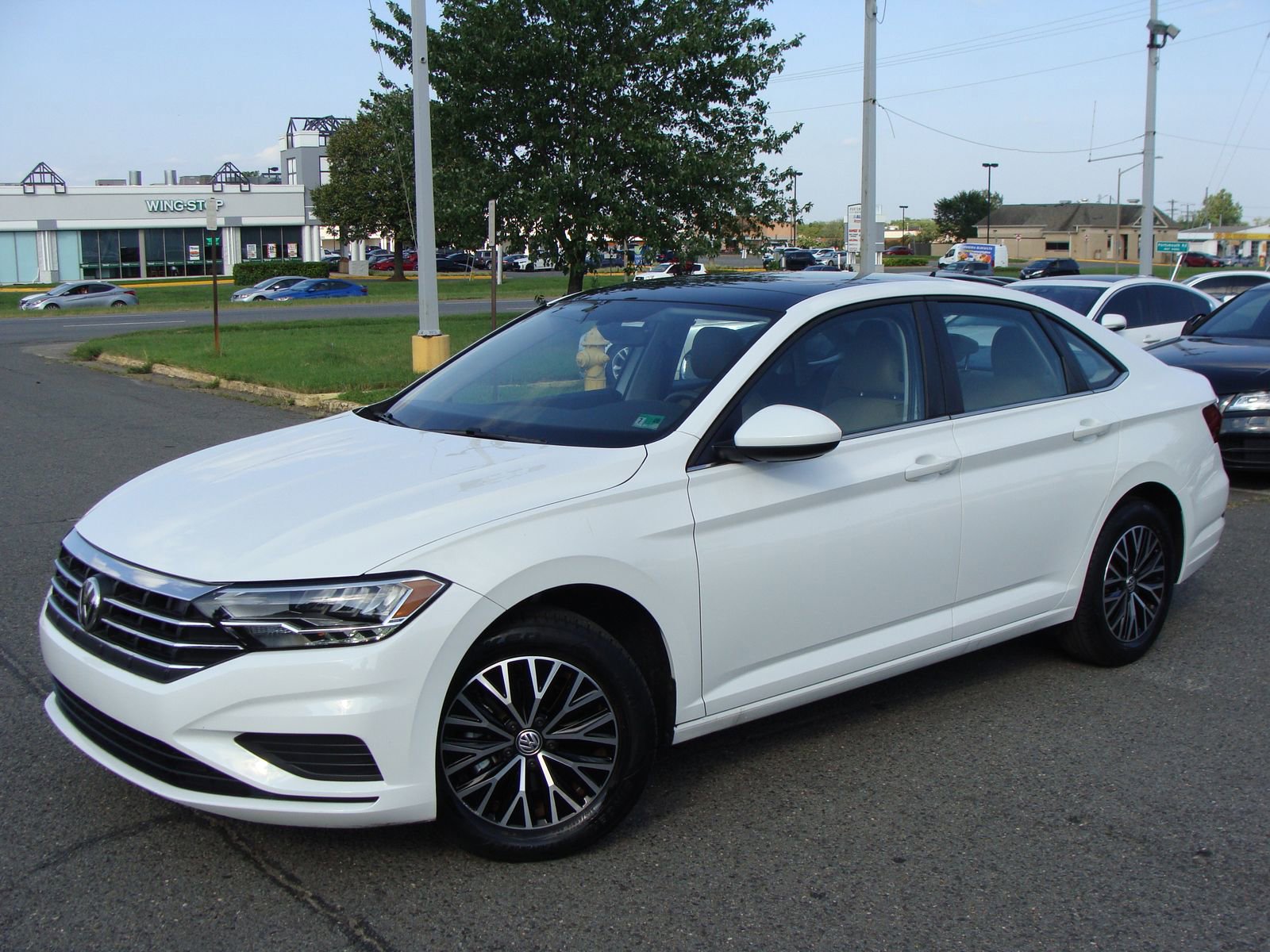 Used 2021 Volkswagen Jetta SE w/ SE Cold Weather Package image 3