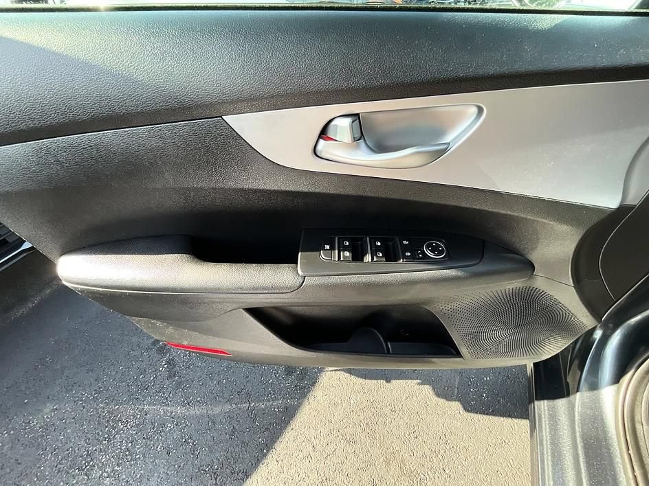Used 2023 Kia Forte LXS FWD image 17