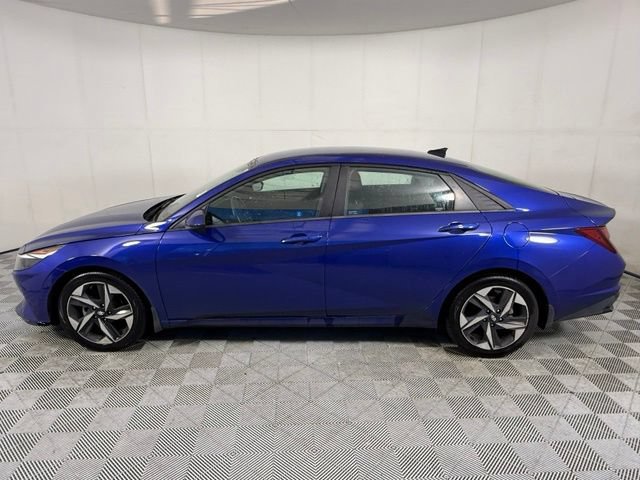 Used 2023 Hyundai Elantra SEL w/ Convenience Package FWD image 3