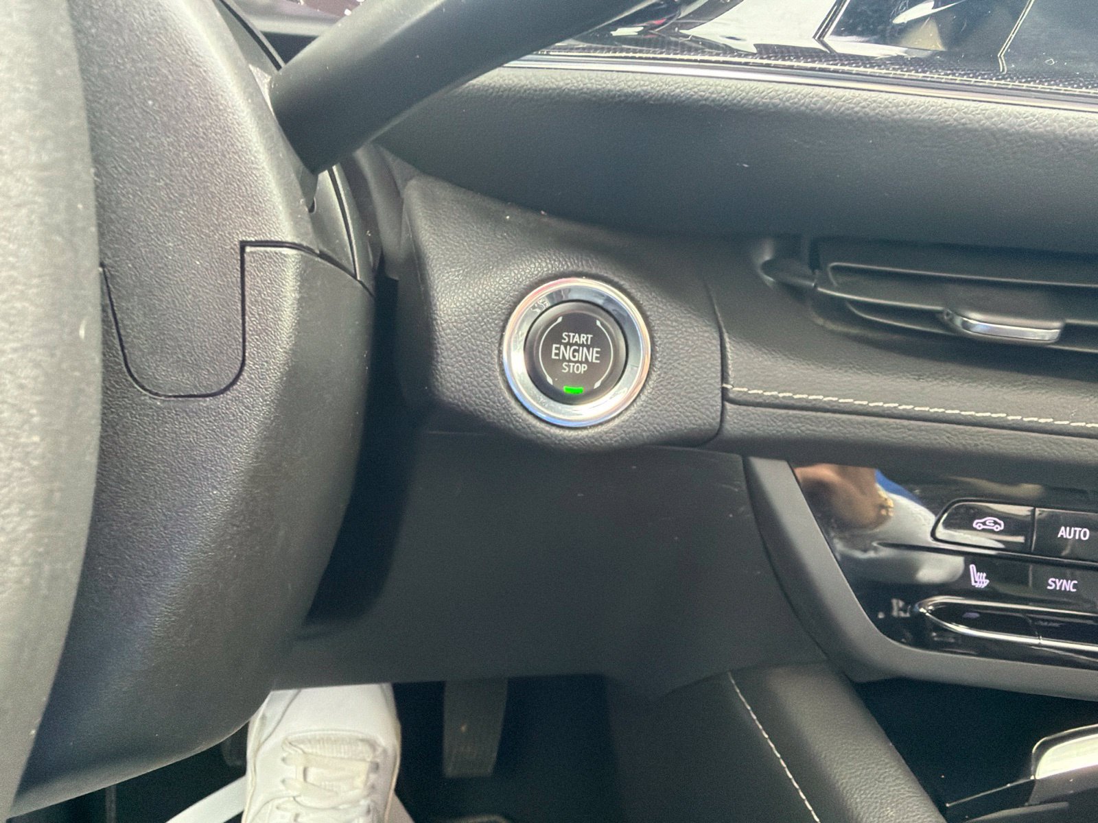 Certified 2021 Buick Envision Essence AWD/4WD image 17
