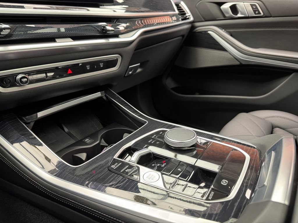 Used 2024 BMW X5 xDrive40i w/ M Sport Package AWD/4WD image 20