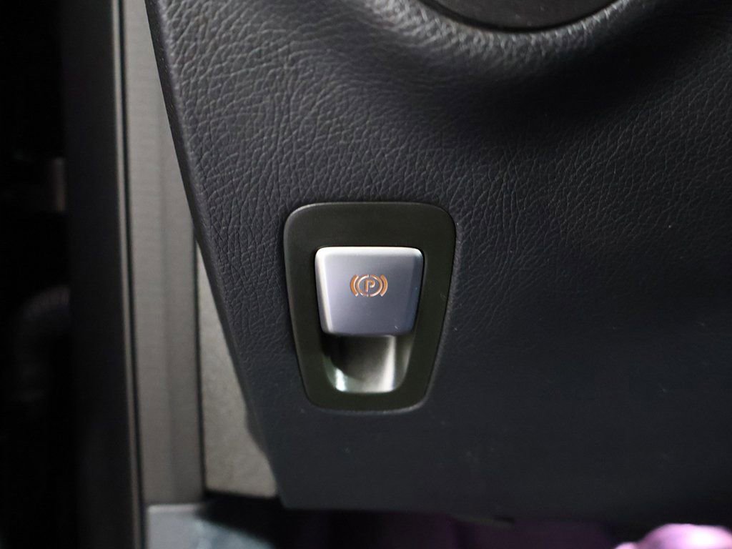 Used 2021 Mercedes-Benz GLC 300 4MATIC w/ Multimedia Package image 44