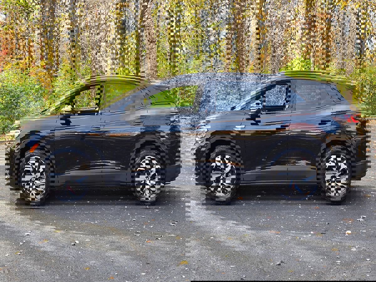 Used 2023 Volkswagen ID.4 Pro image 3