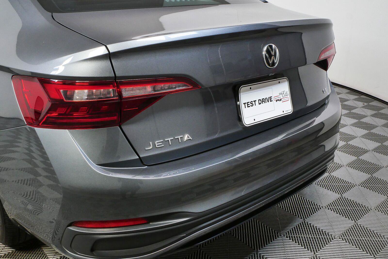 Used 2024 Volkswagen Jetta SE w/ Panoramic Sunroof Package FWD image 31
