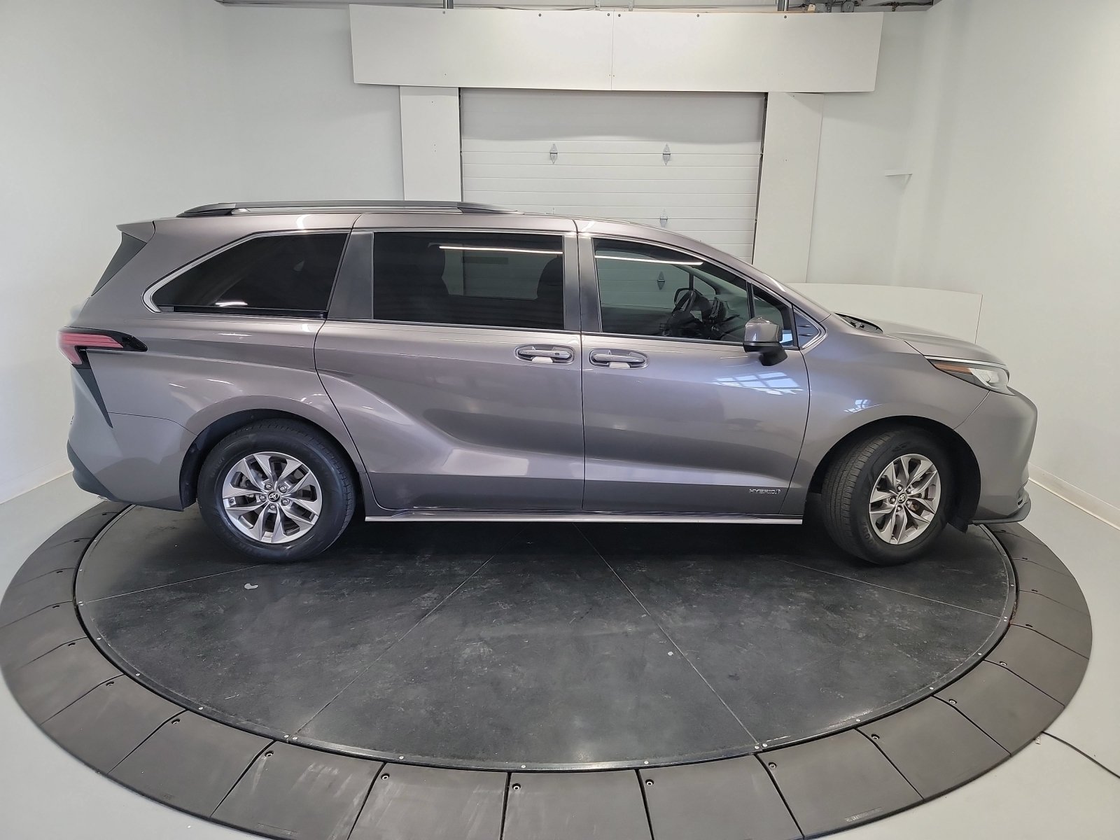Used 2021 Toyota Sienna LE w/ LE Plus Package AWD/4WD image 11