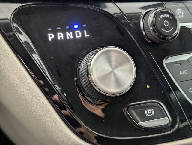 Used 2022 Chrysler Pacifica Touring-L image 36