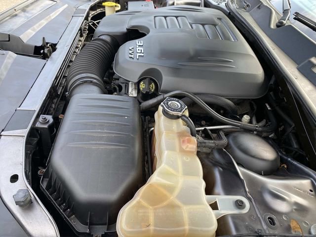 Used 2018 Dodge Challenger SXT image 33