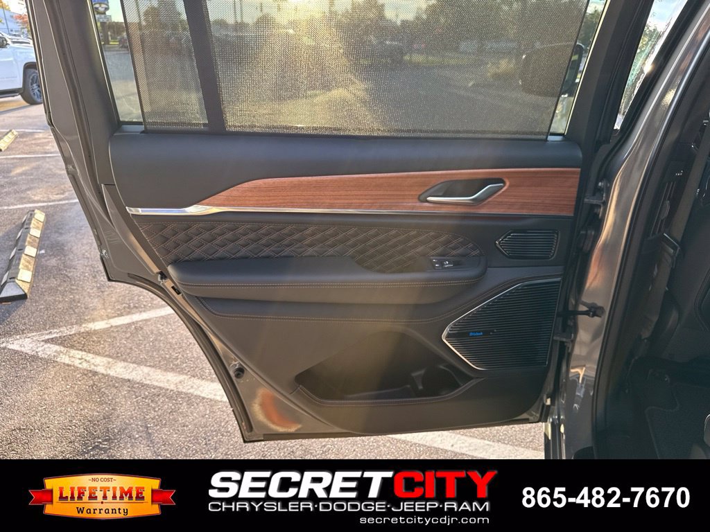 New 2027 Jeep Grand Cherokee L Summit AWD/4WD image 34