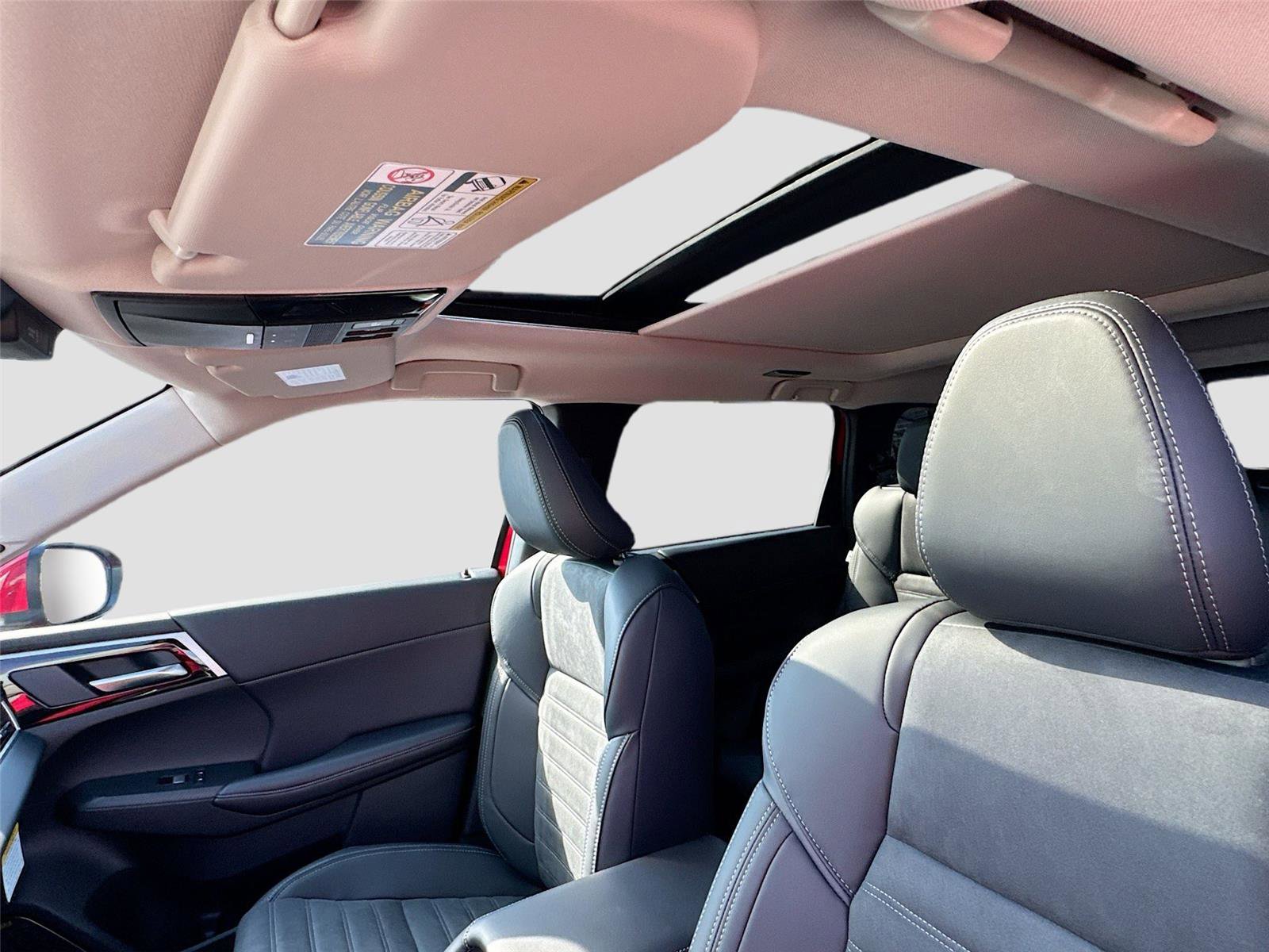 New 2026 Mitsubishi Outlander SE image 17