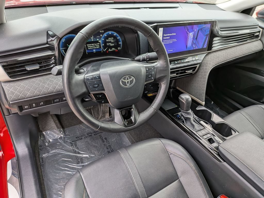 Used 2025 Toyota Camry XLE AWD/4WD image 10