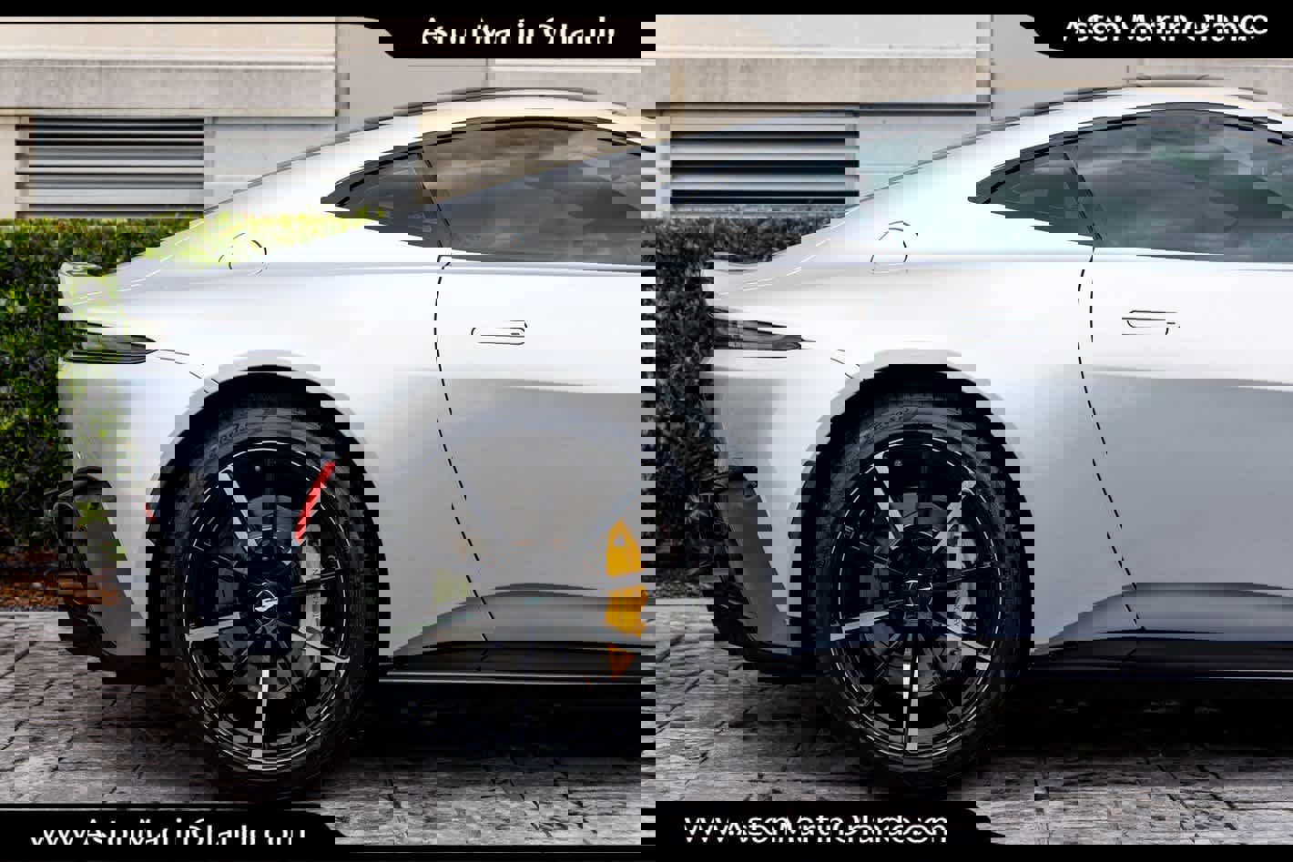 Used 2022 Aston Martin V8 Vantage Coupe image 18