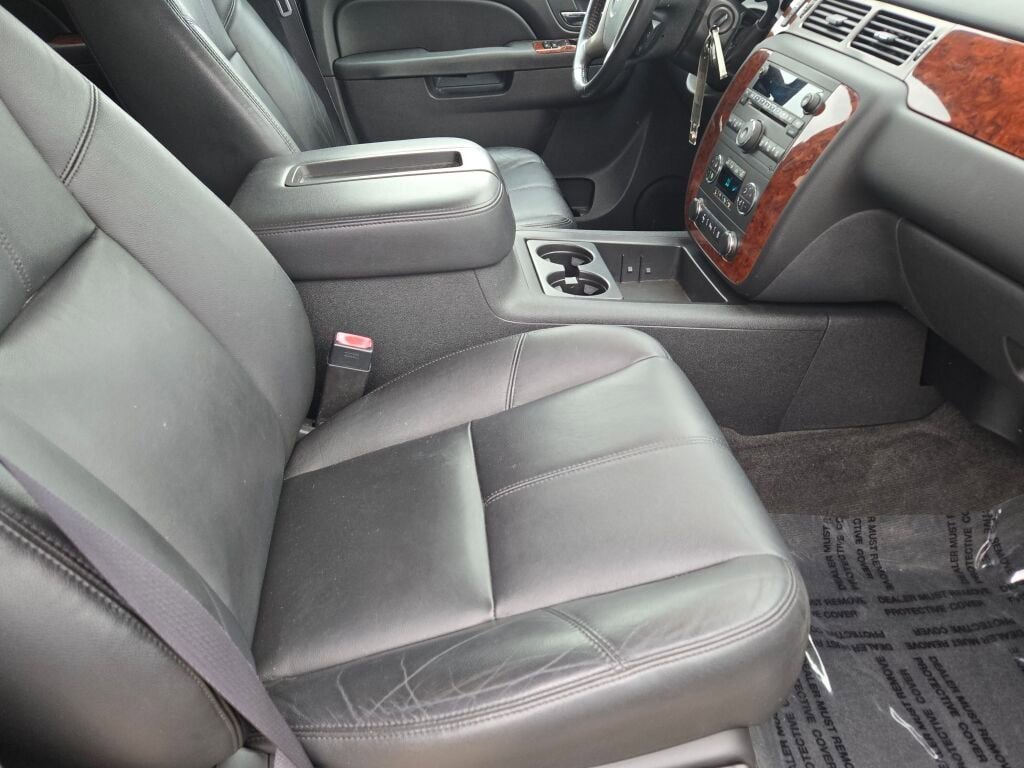 Used 2013 Chevrolet Avalanche LT w/ All-Star Edition image 6