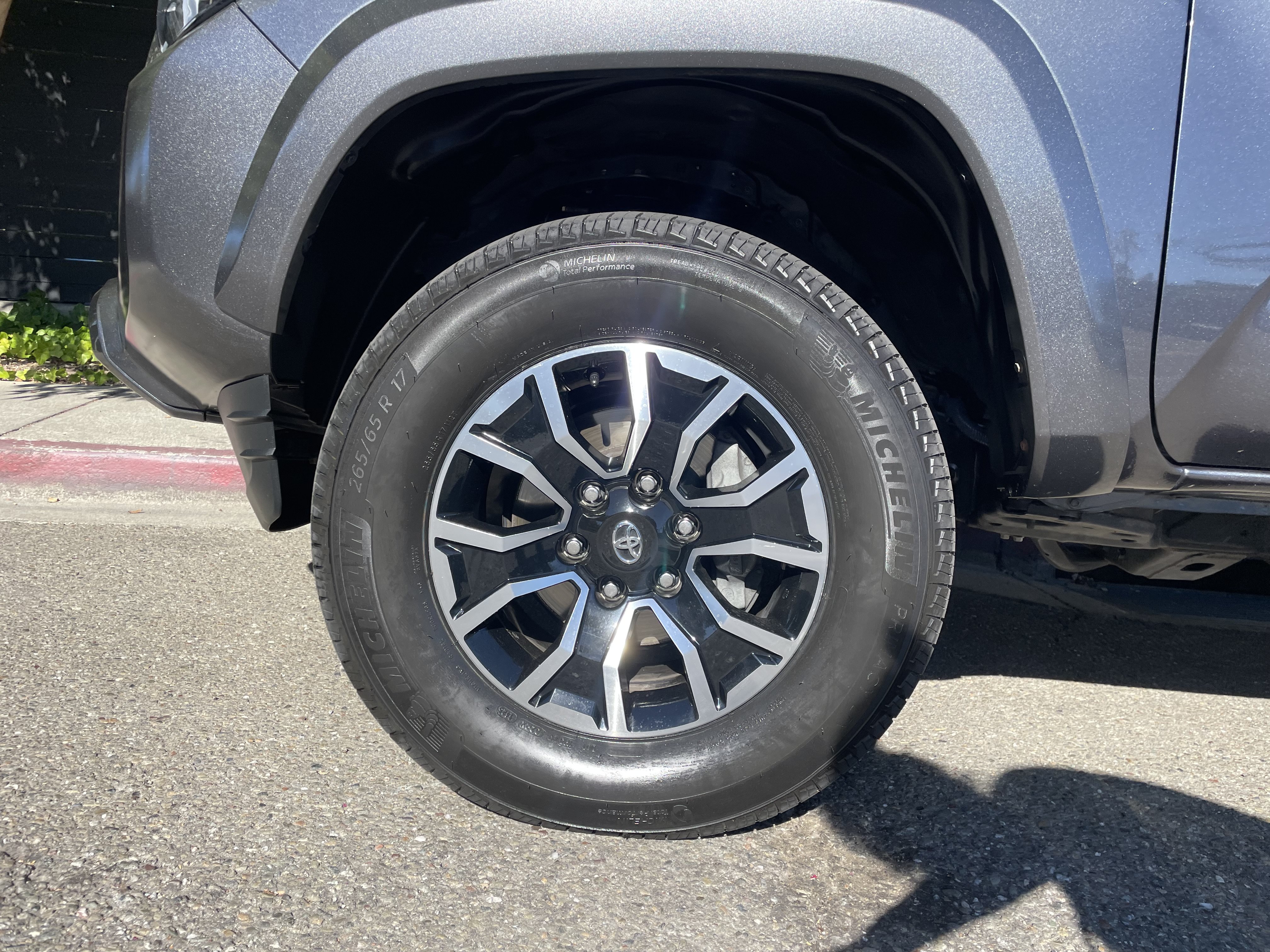Used 2023 Toyota Tacoma TRD Sport w/ TRD Premium Sport Package AWD/4WD image 20