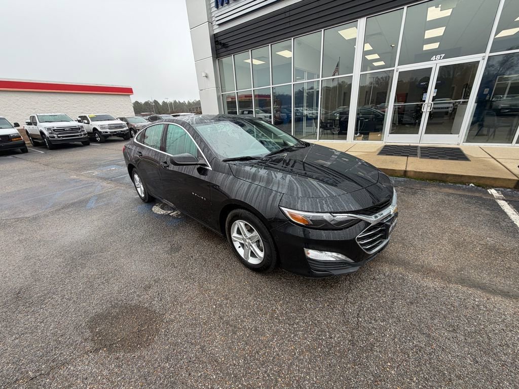 Used 2023 Chevrolet Malibu LT image 2