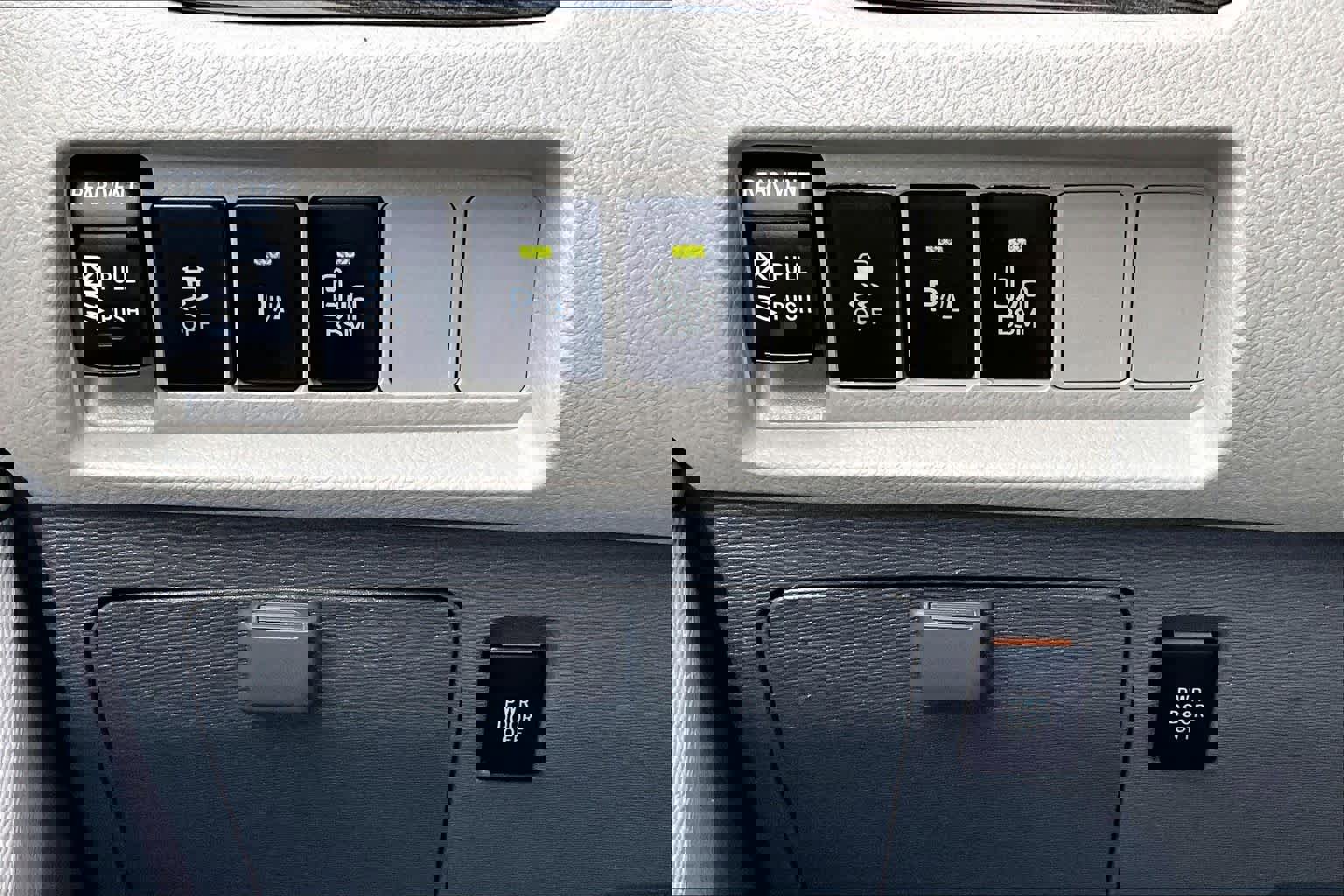 Used 2016 Toyota Sienna XLE w/ XLE Navigation Package image 34