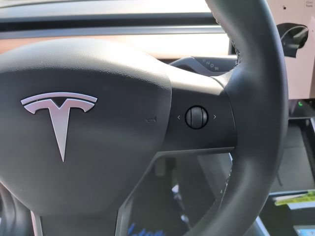 Used 2021 Tesla Model Y Long Range image 24