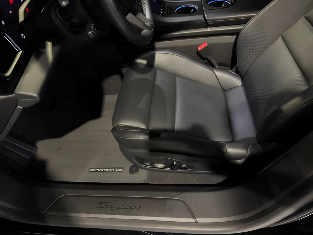 Used 2022 Porsche Taycan RWD image 11