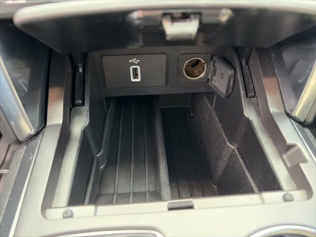 Used 2019 Ford Explorer Limited image 18