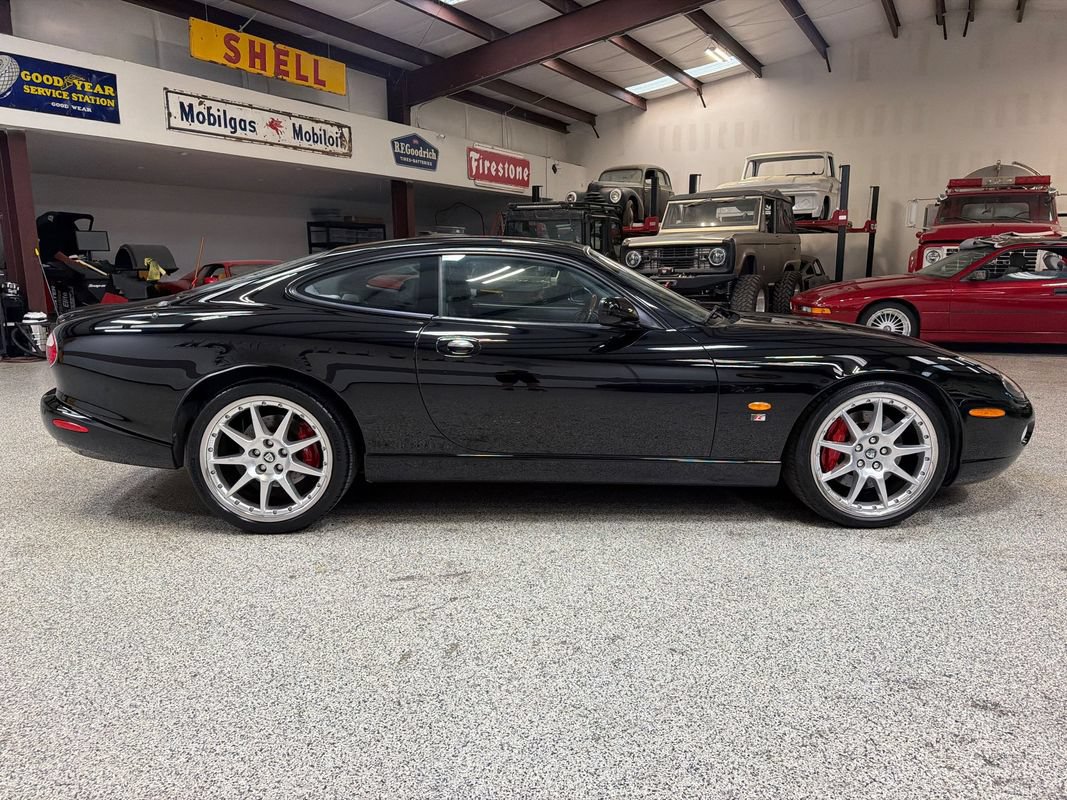 Used 2005 Jaguar XK8 Coupe RWD image 9