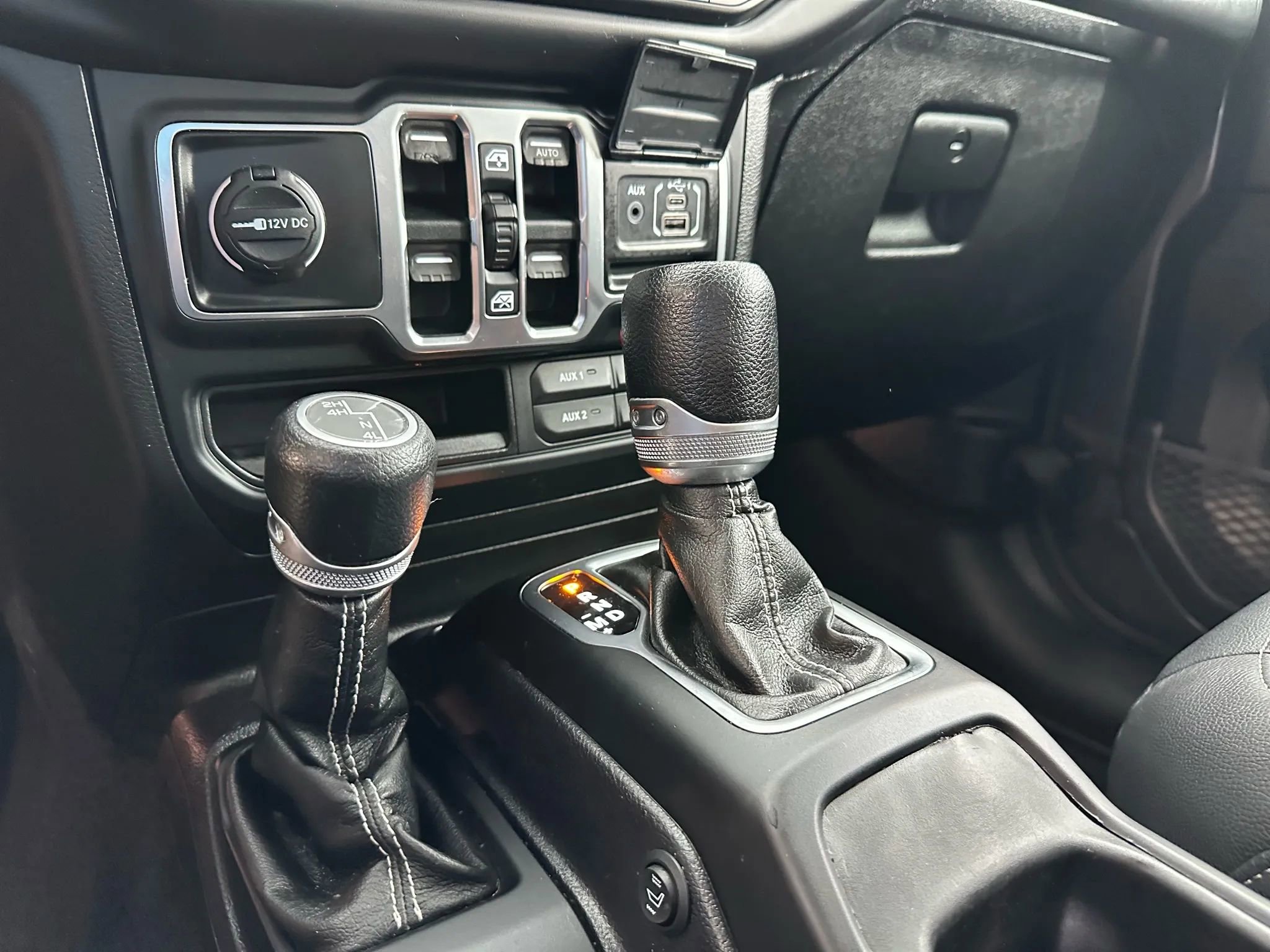 Used 2018 Jeep Wrangler Unlimited Sahara image 19
