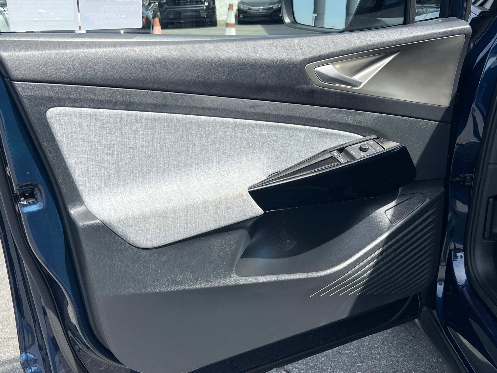 Used 2023 Volkswagen ID.4 Pro image 6