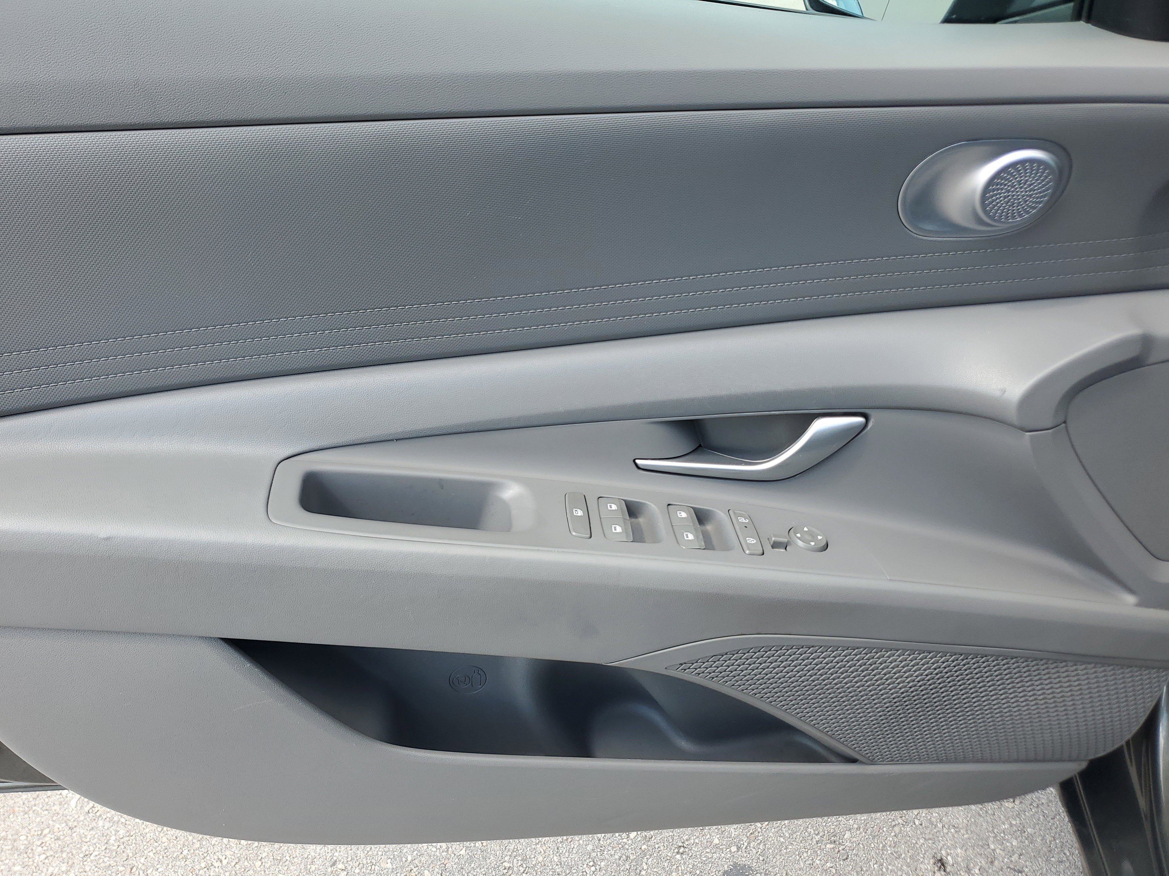 Used 2024 Hyundai Elantra SE FWD image 24