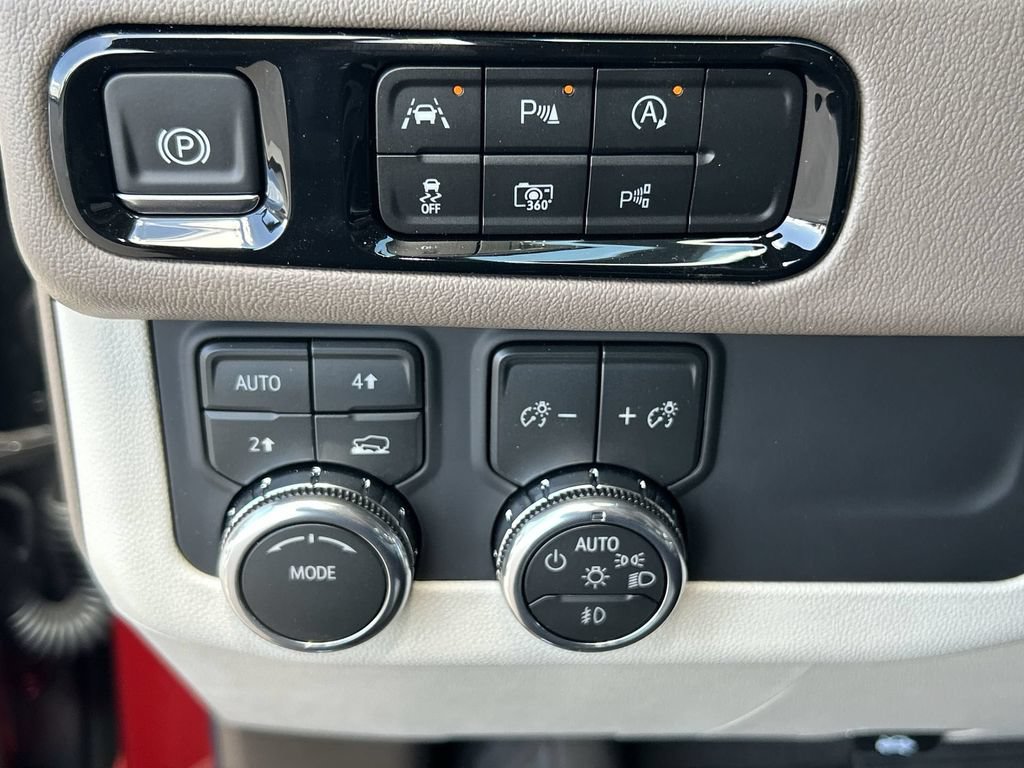 New 2026 GMC Yukon Denali AWD/4WD image 18