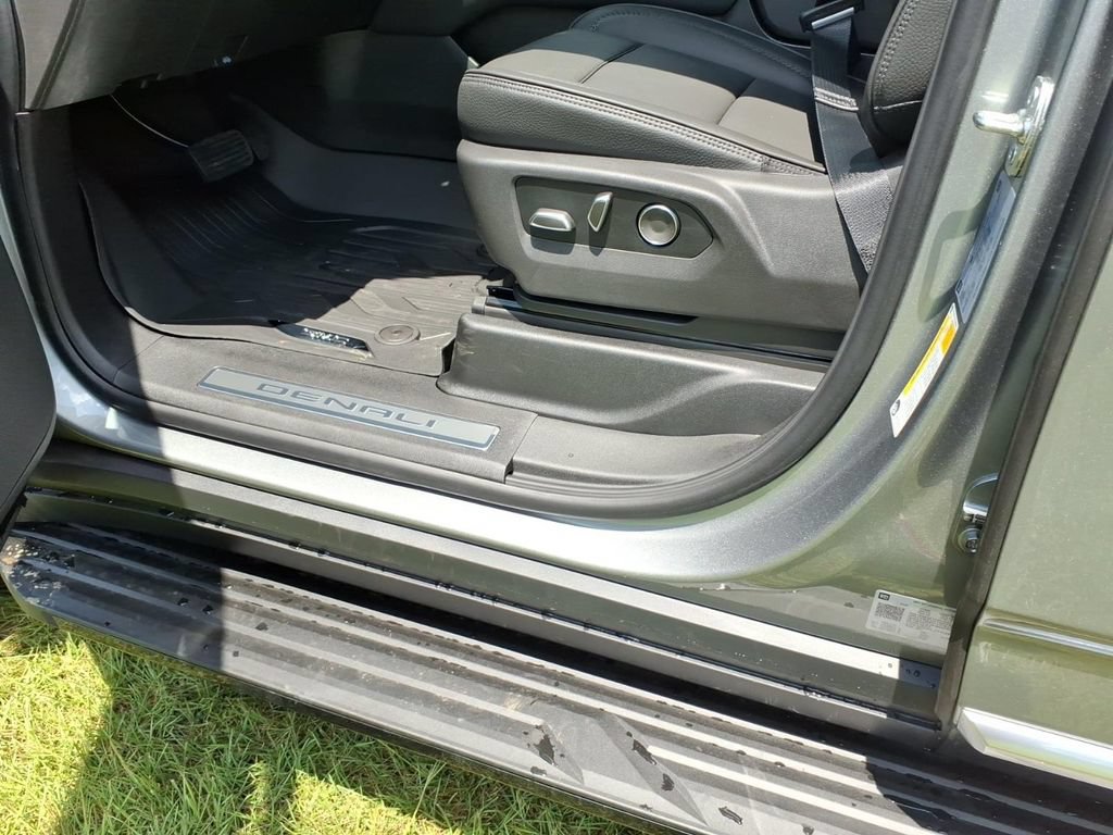 New 2026 GMC Yukon Denali w/ LPO, Floor Liner Package AWD/4WD image 12