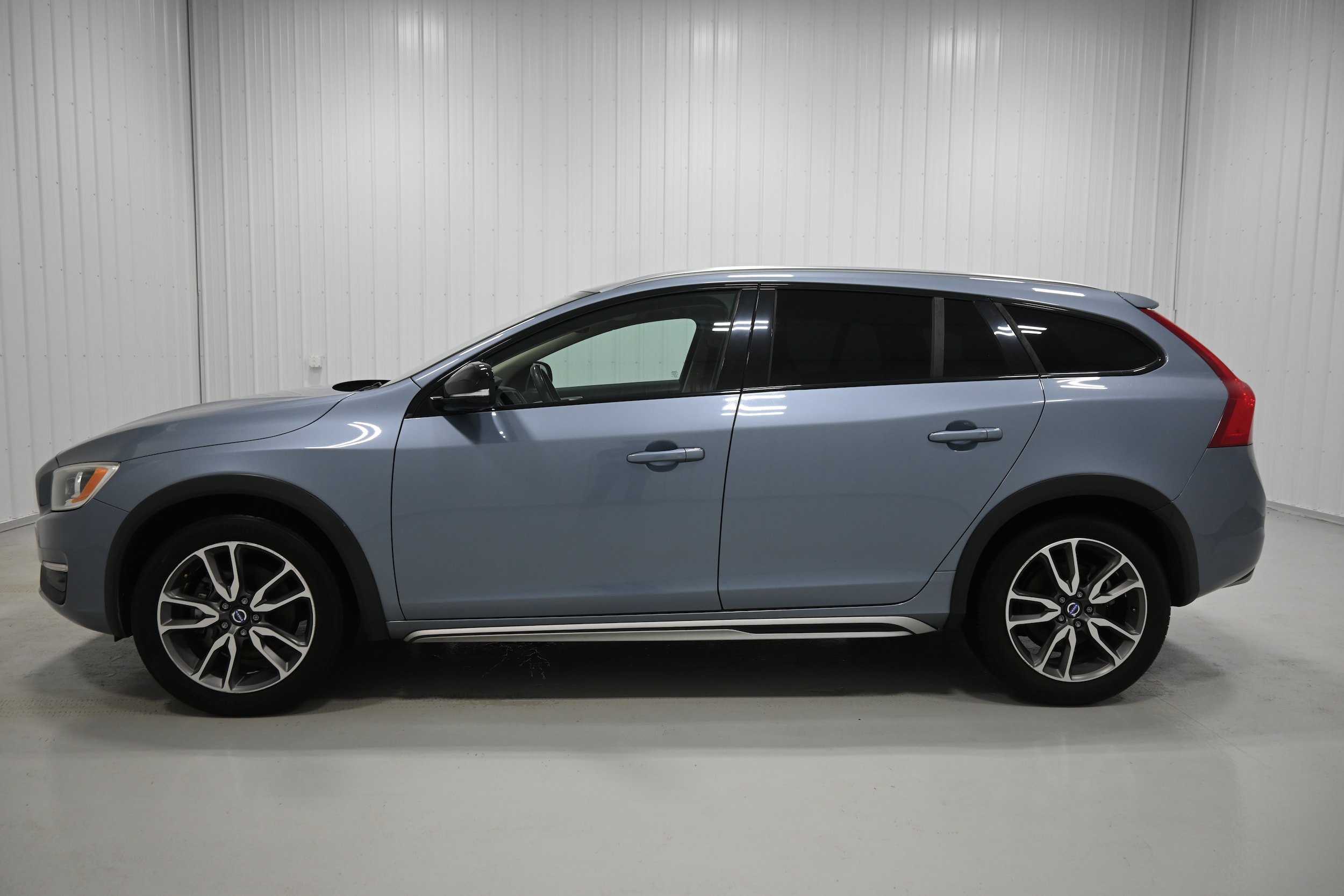 Used 2017 Volvo V60 T5 Cross Country w/ Climate Package AWD/4WD image 25