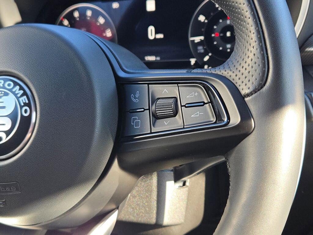 Used 2024 Alfa Romeo Stelvio Veloce image 31