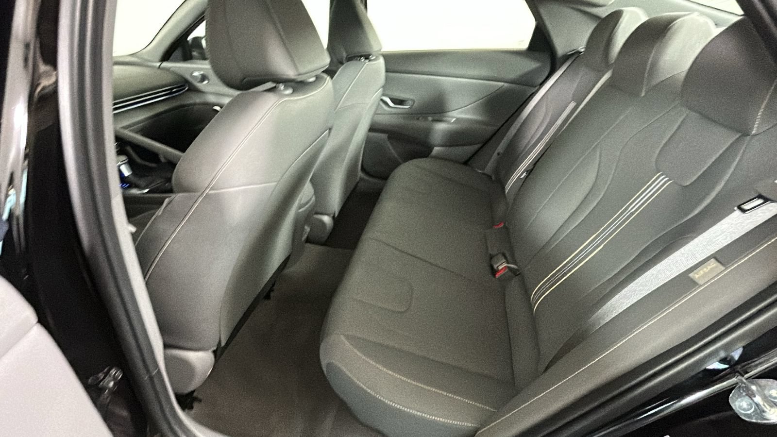 Certified 2025 Hyundai Elantra SEL FWD image 27
