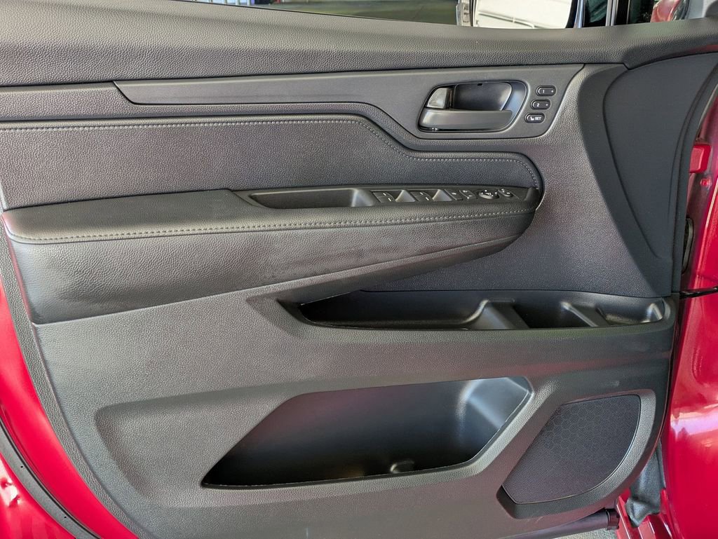 Used 2025 Honda Odyssey Sport-L image 11