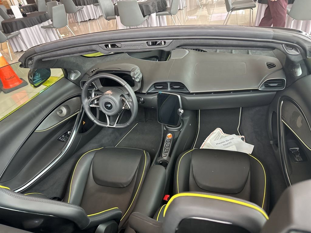 Used 2025 McLaren Artura Spider image 19