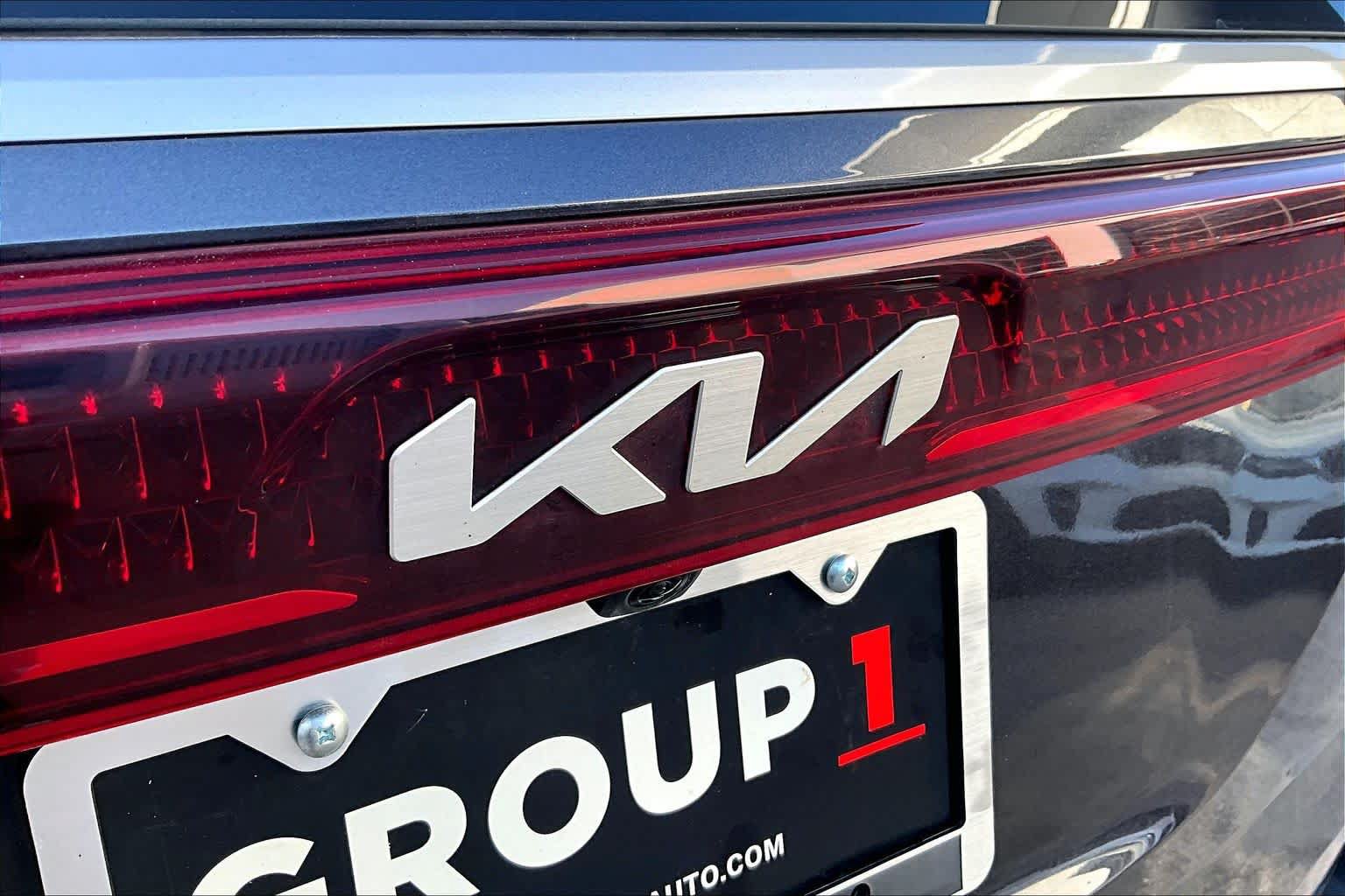Used 2022 Kia Carnival LX FWD image 10