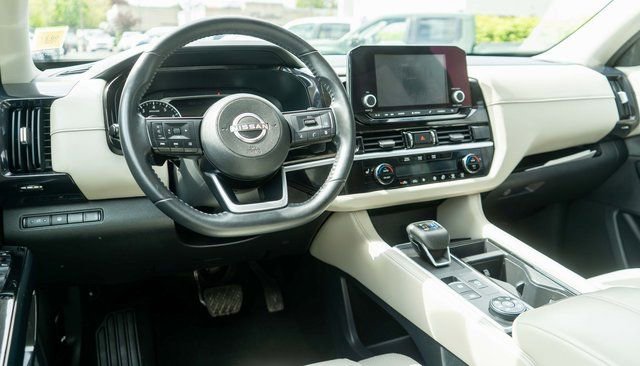 Used 2022 Nissan Pathfinder SV AWD/4WD image 14