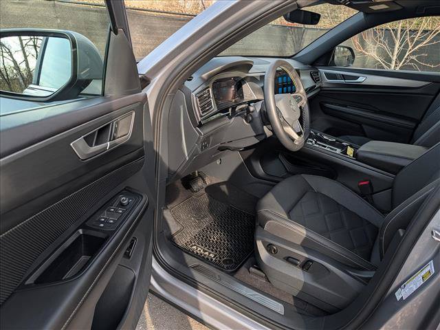 Certified 2024 Volkswagen Atlas Cross Sport SE AWD/4WD image 28